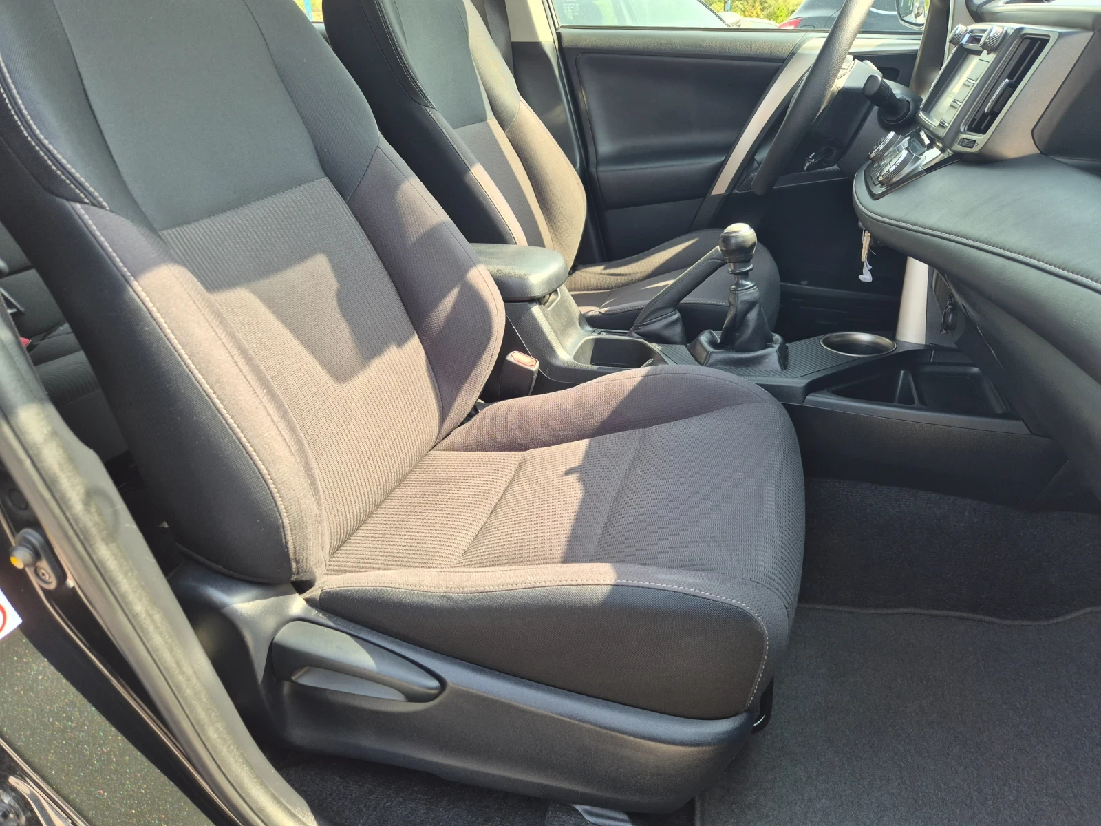 Toyota Rav4 2.0 D4D, снимка 8 - Автомобили и джипове - 55897721