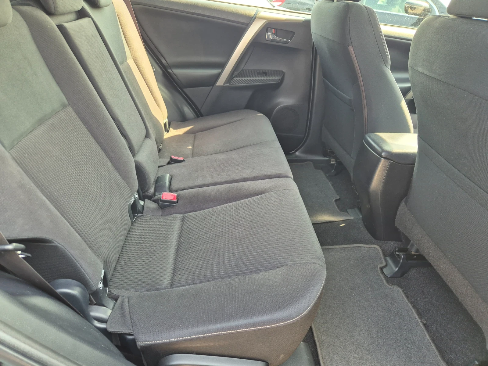 Toyota Rav4 2.0 D4D, снимка 7 - Автомобили и джипове - 55897721