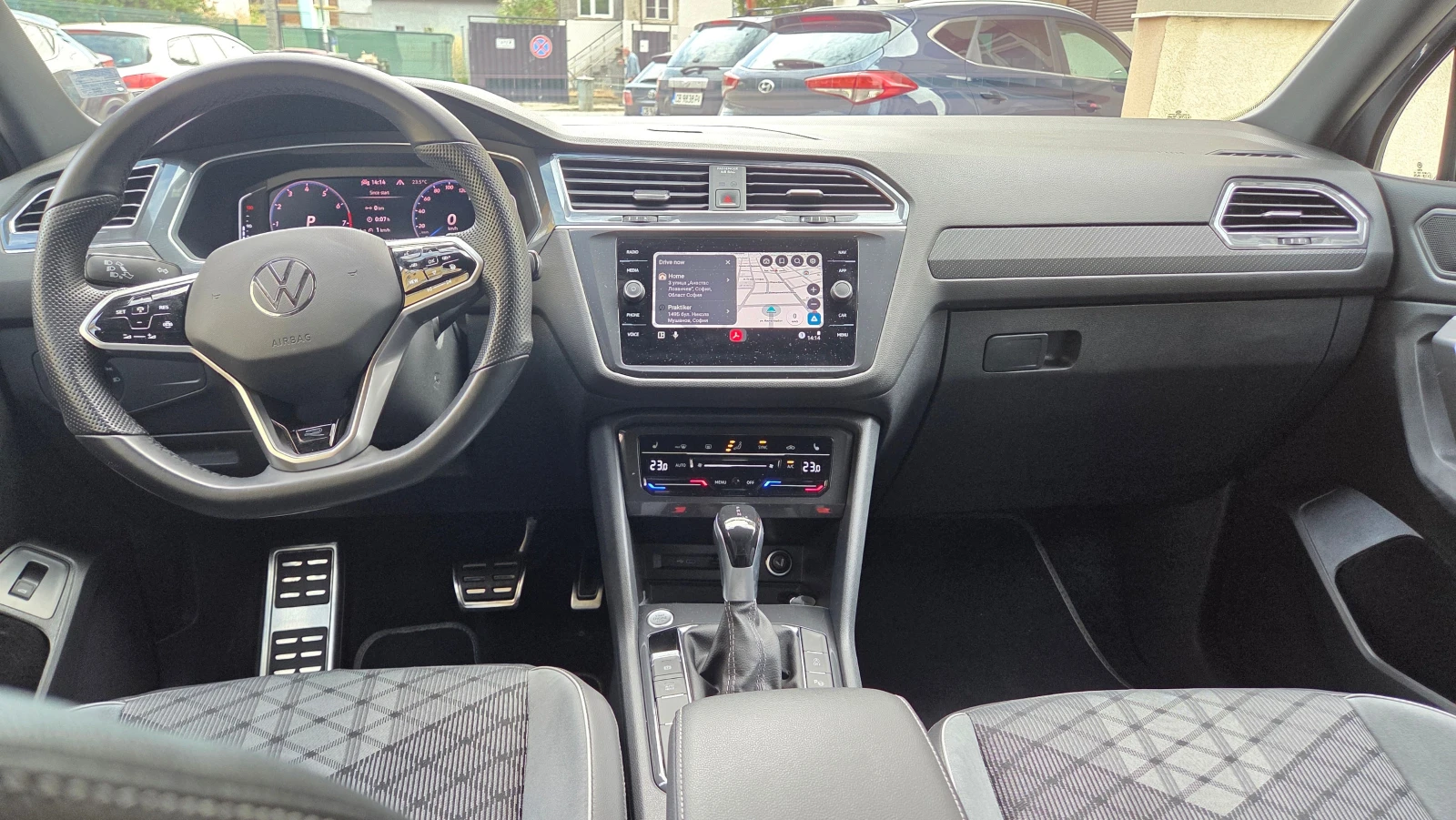 VW Tiguan Allspace R-Line 4Motion 245 HP Panorama DSG IQ.LIGHT-Matrix, снимка 10 - Автомобили и джипове - 56043607