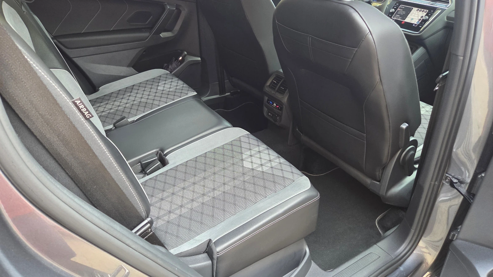 VW Tiguan Allspace R-Line 4Motion 245 HP Panorama DSG IQ.LIGHT-Matrix, снимка 16 - Автомобили и джипове - 56043607