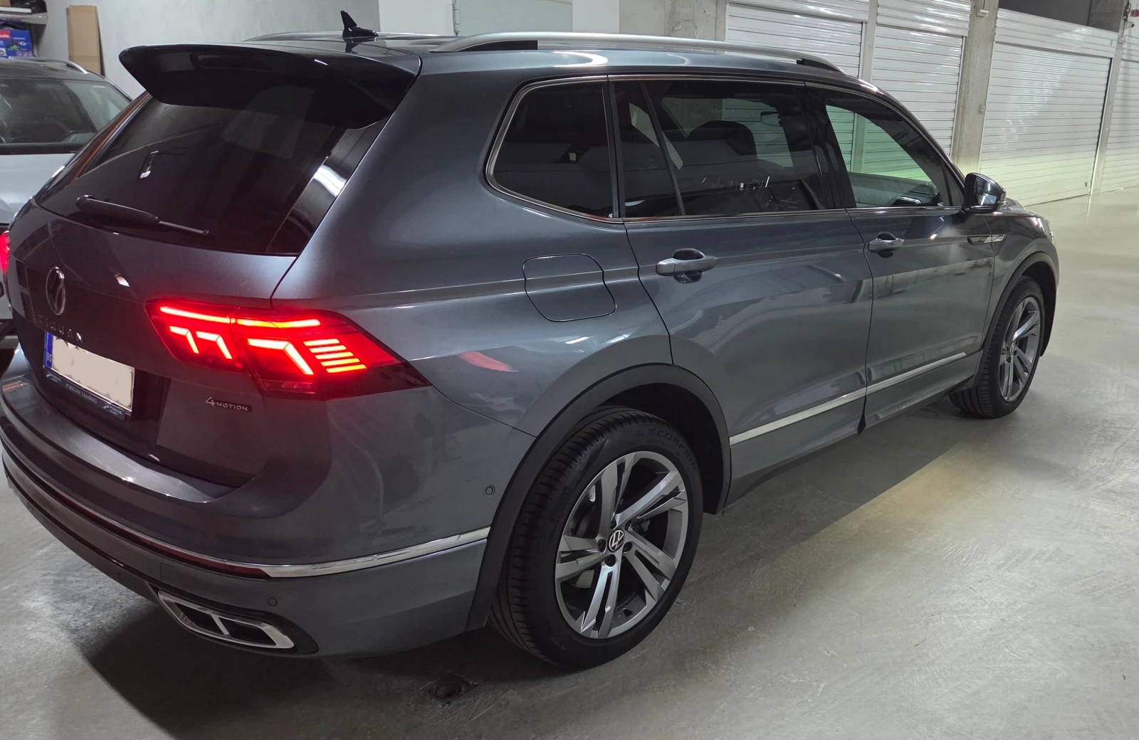 VW Tiguan Allspace R-Line 4Motion 245 HP Panorama DSG IQ.LIGHT-Matrix, снимка 5 - Автомобили и джипове - 56043607