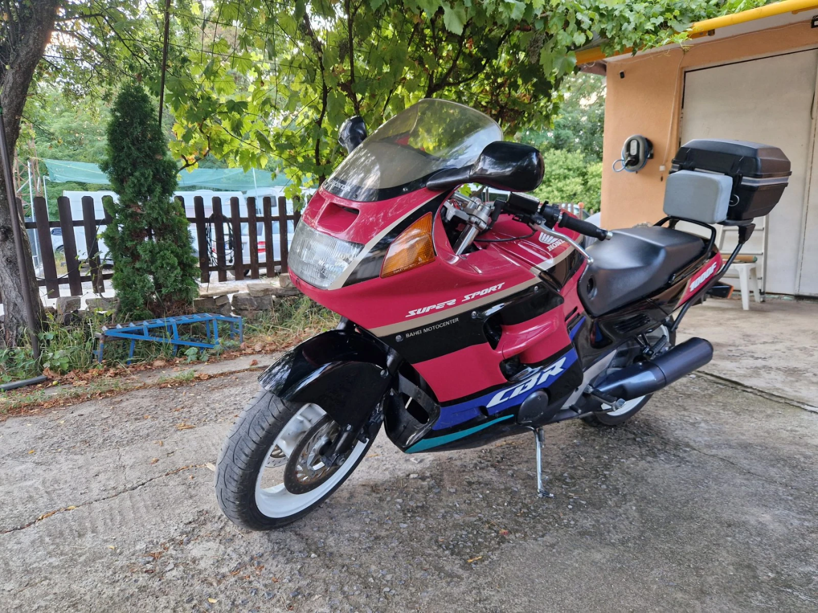 Honda Cbr 1000F2 Швейцария, снимка 2 - Мотоциклети и мототехника - 55574480