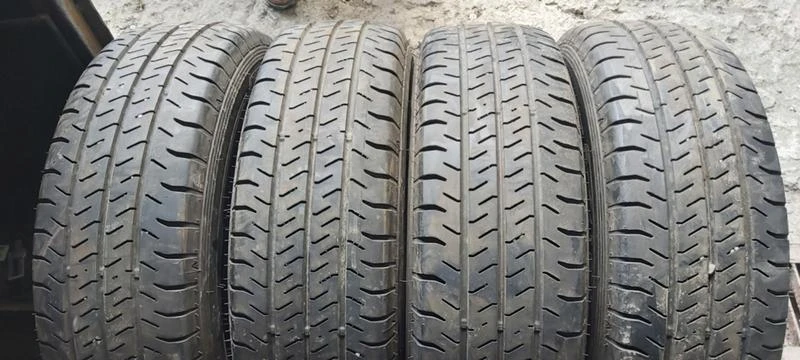 Гуми Летни 205/70R15, снимка 1 - Гуми и джанти - 35136867