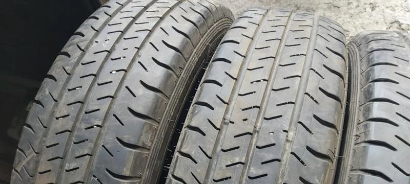 Гуми Летни 205/70R15, снимка 2 - Гуми и джанти - 35136867