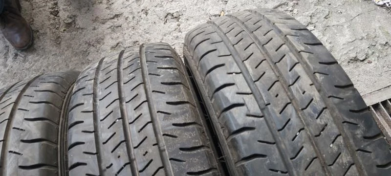 Гуми Летни 205/70R15, снимка 3 - Гуми и джанти - 35136867