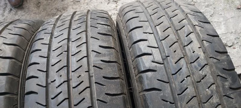 Гуми Летни 205/70R15, снимка 4 - Гуми и джанти - 35136867