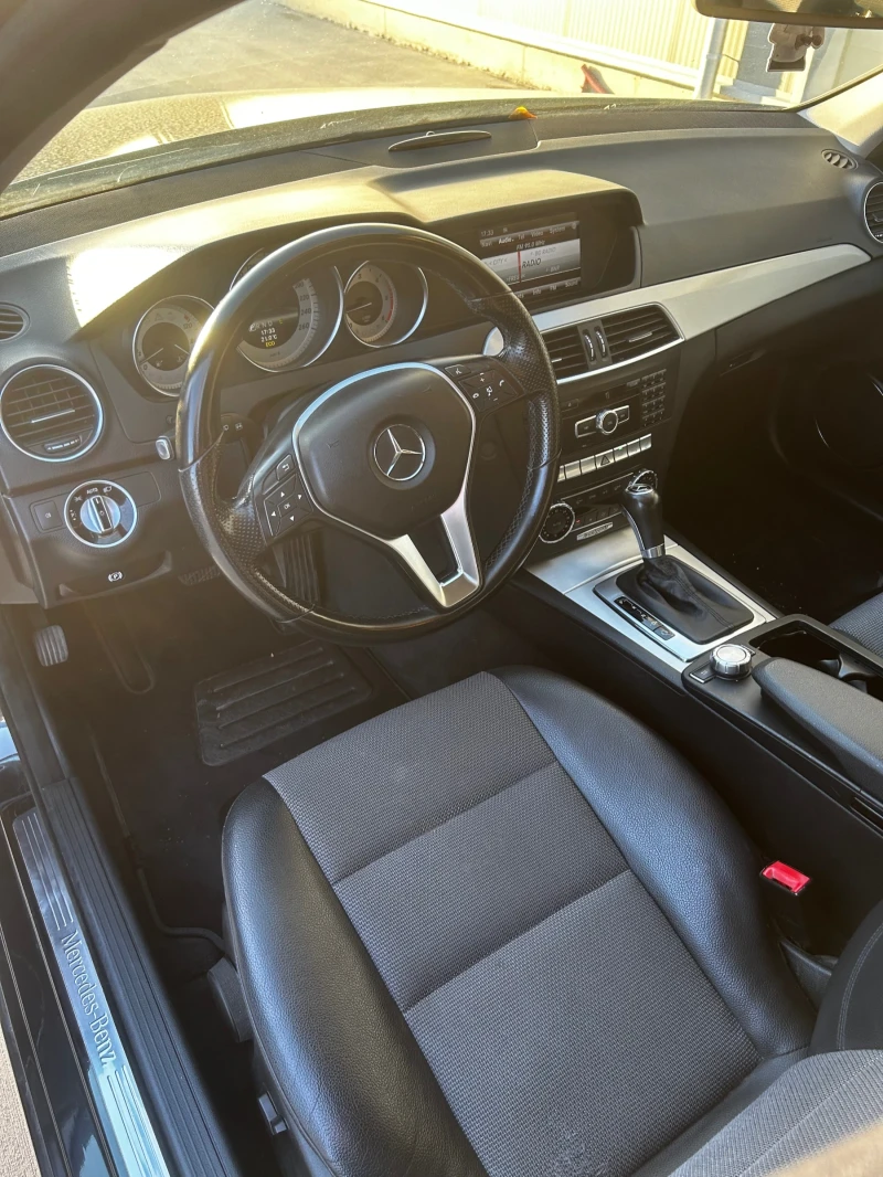 Mercedes-Benz C 220, снимка 8 - Автомобили и джипове - 52170314