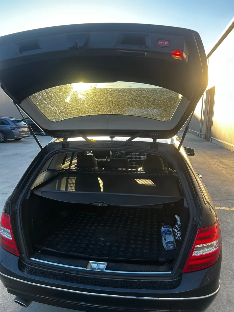 Mercedes-Benz C 220, снимка 5 - Автомобили и джипове - 52170314