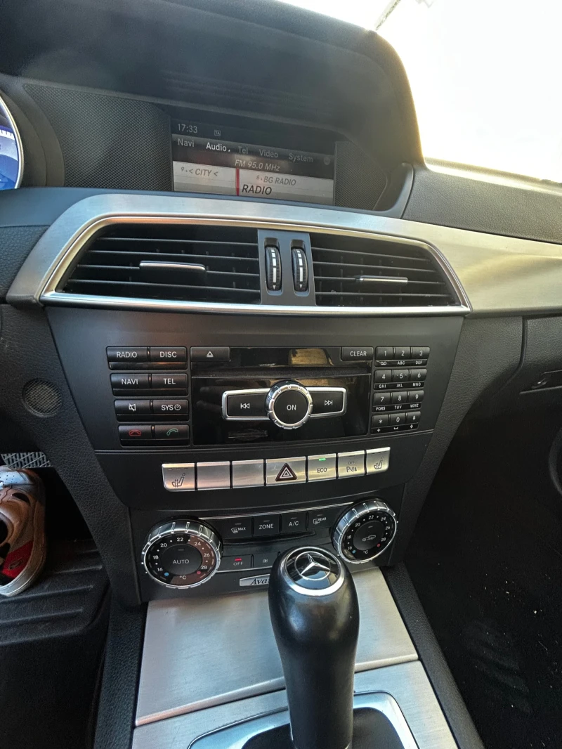 Mercedes-Benz C 220, снимка 9 - Автомобили и джипове - 52170314