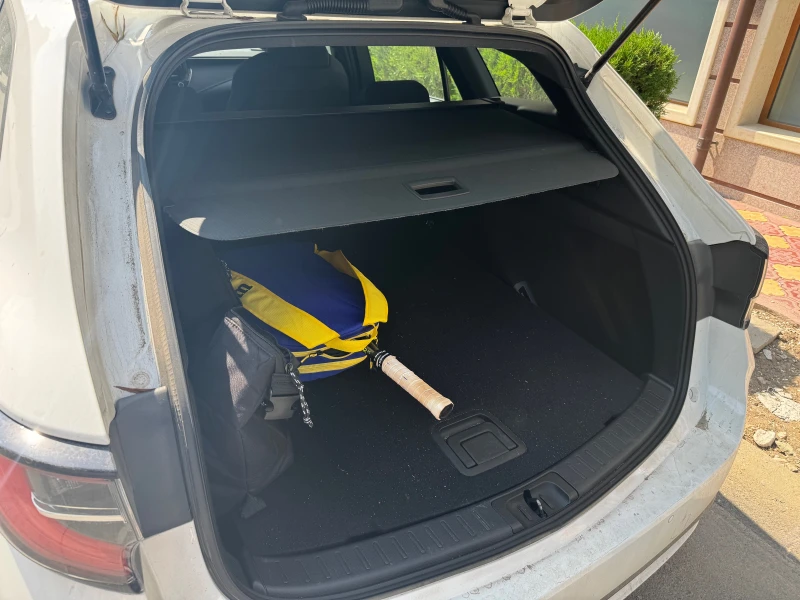 Toyota Corolla Toyota Corolla Touring Sports 1.8 Hybrid, снимка 6 - Автомобили и джипове - 52294392