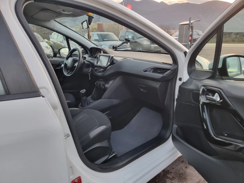 Peugeot 208 1.4I GAS, снимка 15 - Автомобили и джипове - 52627850