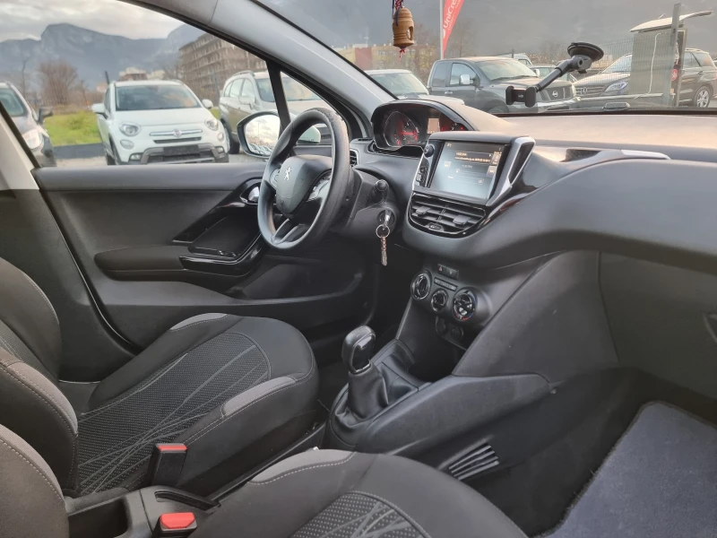 Peugeot 208 1.4I GAS, снимка 16 - Автомобили и джипове - 52627850