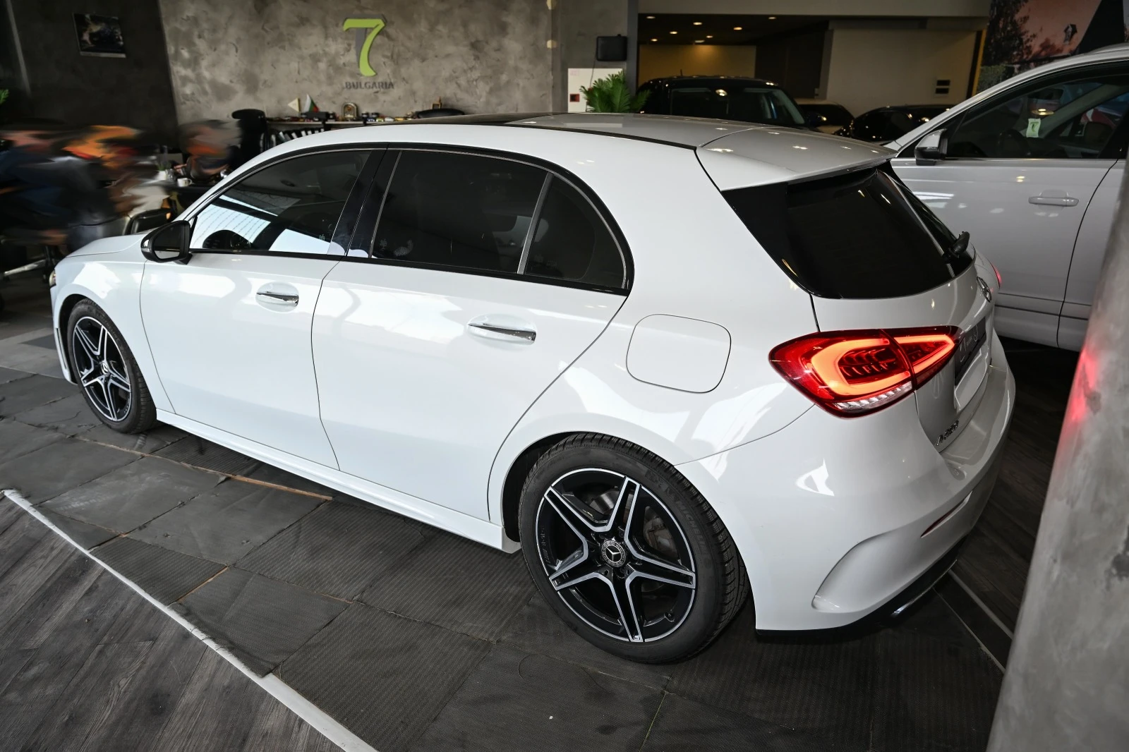 Mercedes-Benz A 250 4MATIC Hatch - изображение 3