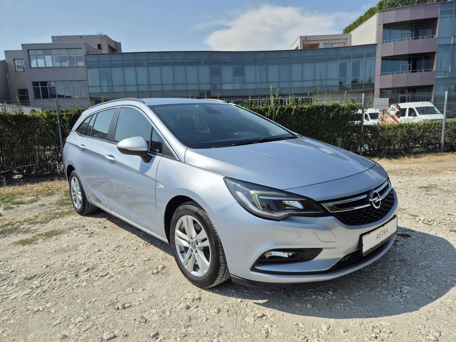 Opel Astra 1.6CDTi Automatic  - изображение 3