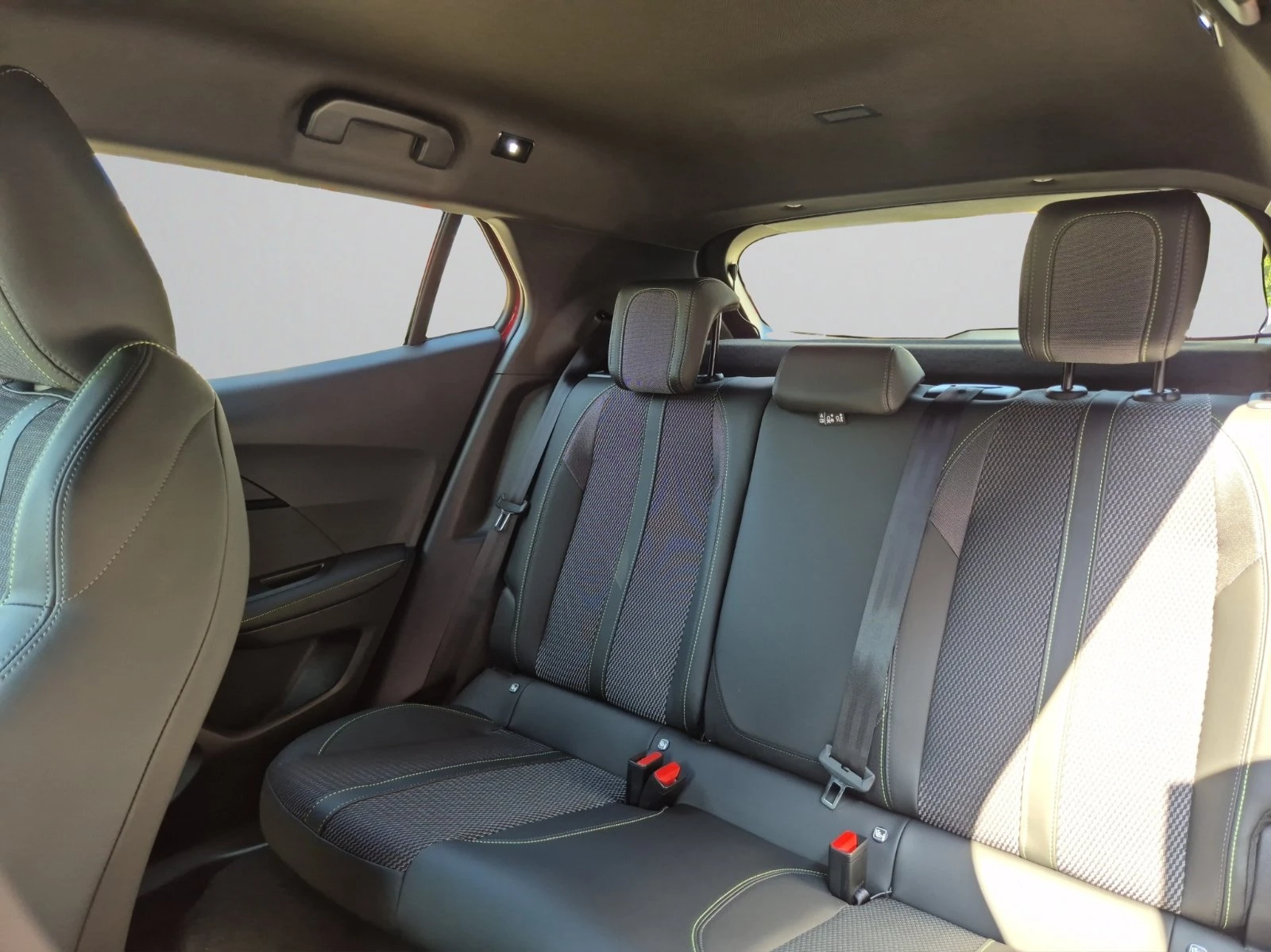 Peugeot 2008 GT 1.2 PureTech 145 HYBRID 48V e-DCS6 EURO 6.4 | Mobile.bg   13