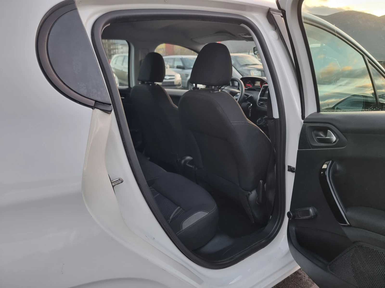 Peugeot 208 1.4I GAS | Mobile.bg   14