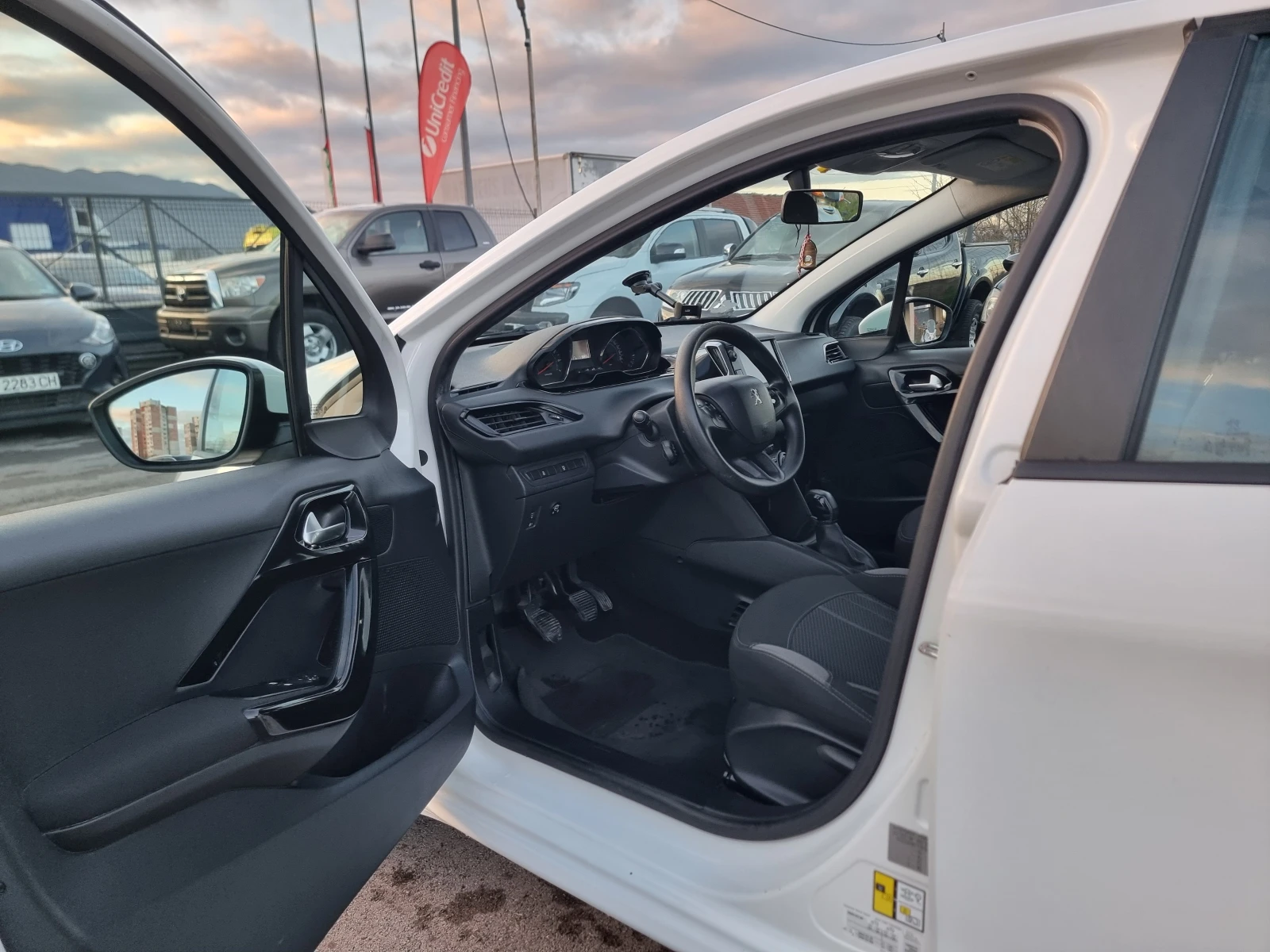 Peugeot 208 1.4I GAS - изображение 10