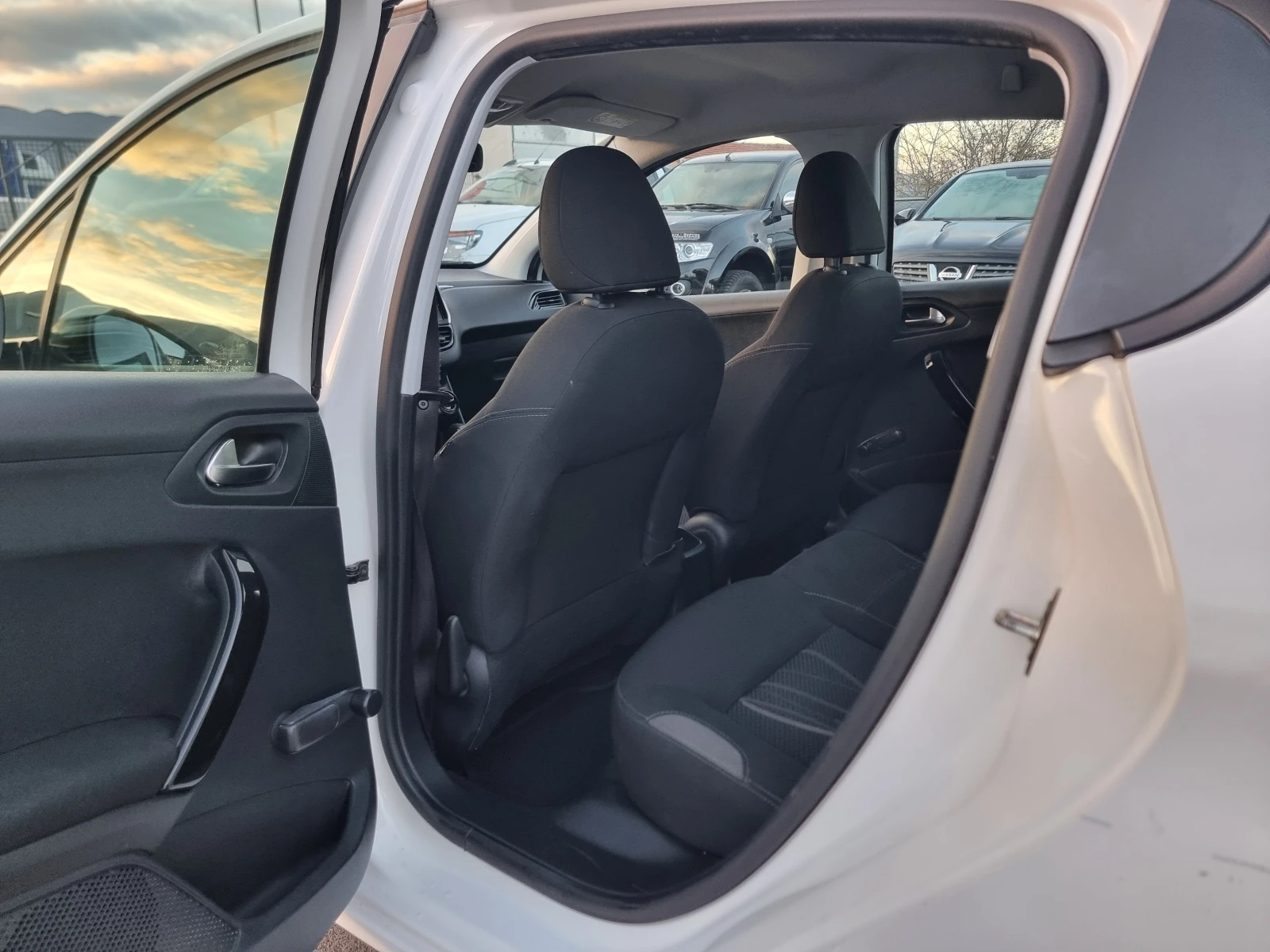 Peugeot 208 1.4I GAS | Mobile.bg   11