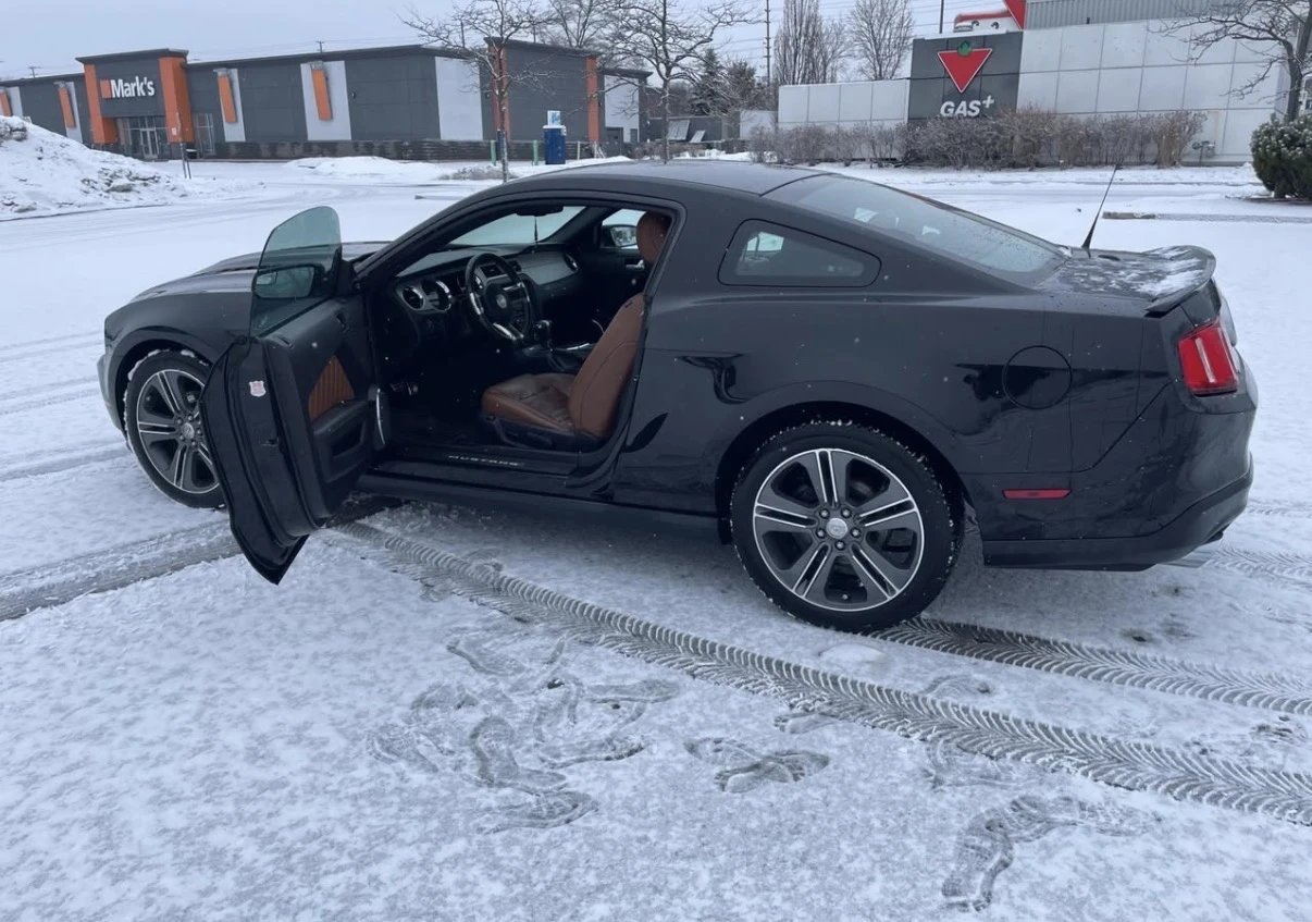 Ford Mustang V6 Premium | Автоматик | Кожа | Без Ръжда | Carfax - изображение 3