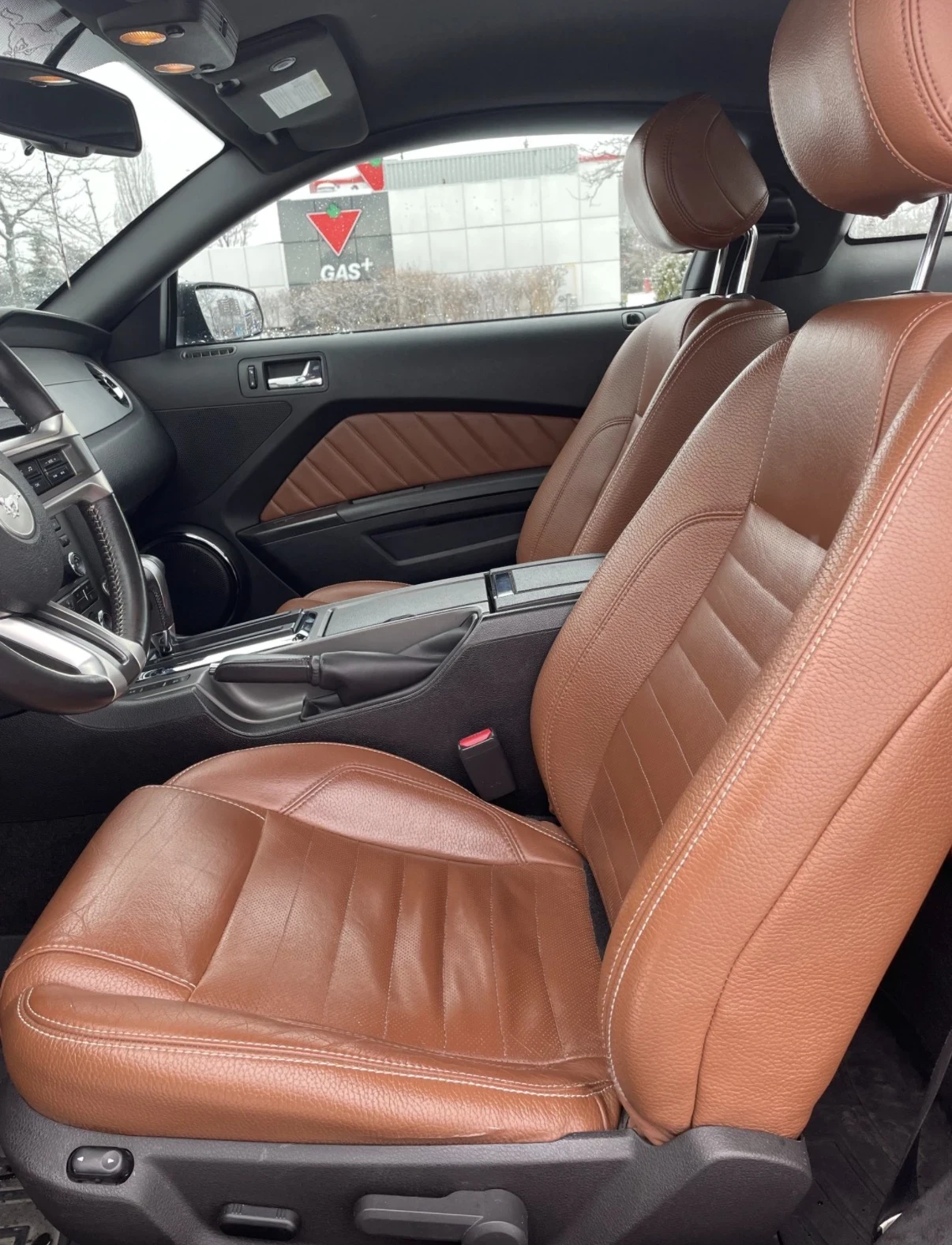 Ford Mustang V6 Premium | Автоматик | Кожа | Без Ръжда | Carfax - изображение 5