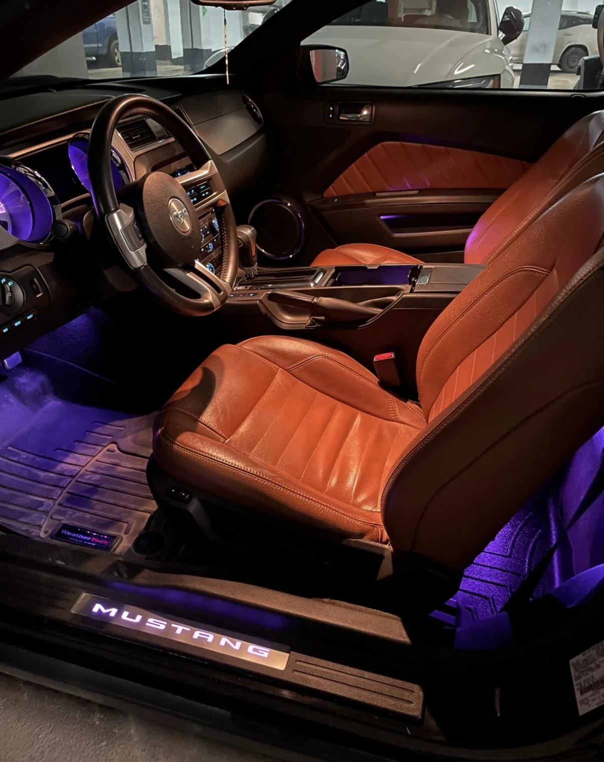 Ford Mustang V6 Premium | Автоматик | Кожа | Без Ръжда | Carfax - изображение 9