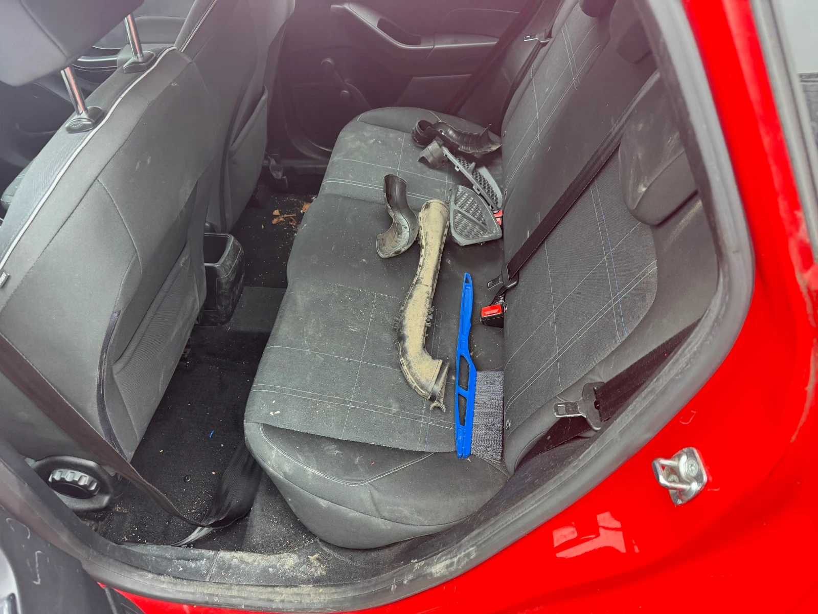 Ford Fiesta 1.1i 70кс, снимка 6 - Автомобили и джипове - 53856152