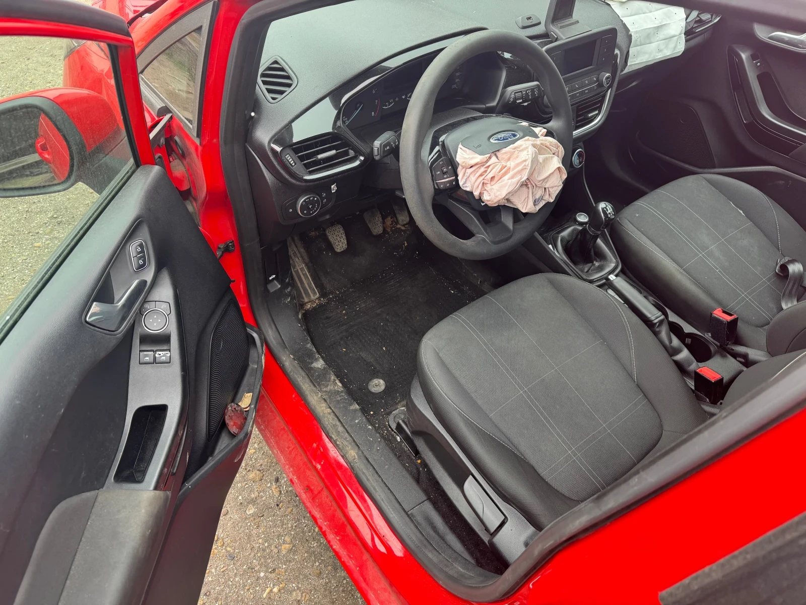 Ford Fiesta 1.1i 70кс, снимка 5 - Автомобили и джипове - 53856152