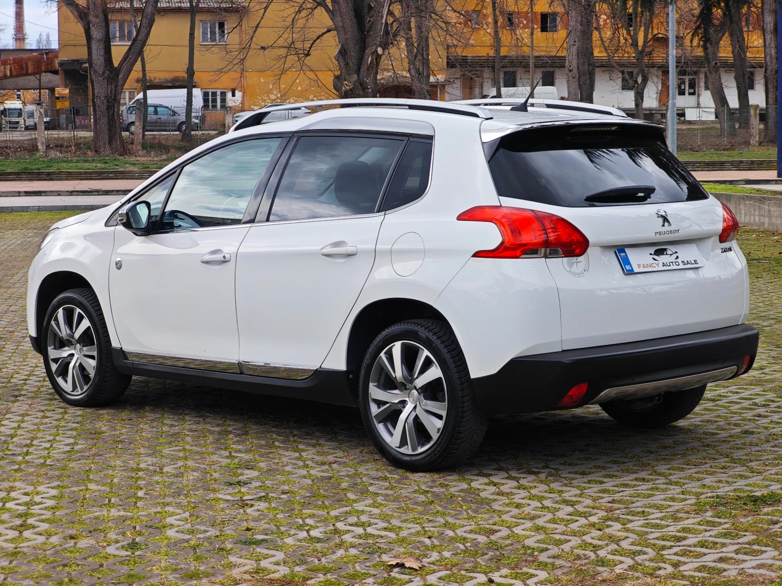 Peugeot 2008 Crossway 1.6 BlueHDI, LED, NAVI, TOP Състояние , снимка 5 - Автомобили и джипове - 53966920