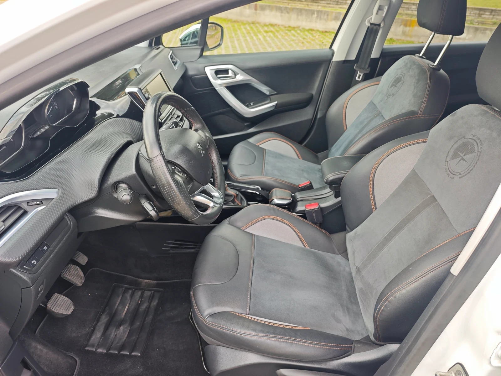 Peugeot 2008 Crossway 1.6 BlueHDI, LED, NAVI, TOP Състояние , снимка 6 - Автомобили и джипове - 53966920