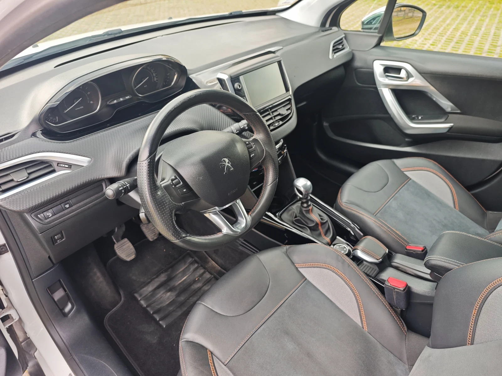 Peugeot 2008 Crossway 1.6 BlueHDI, LED, NAVI, TOP Състояние , снимка 7 - Автомобили и джипове - 53966920