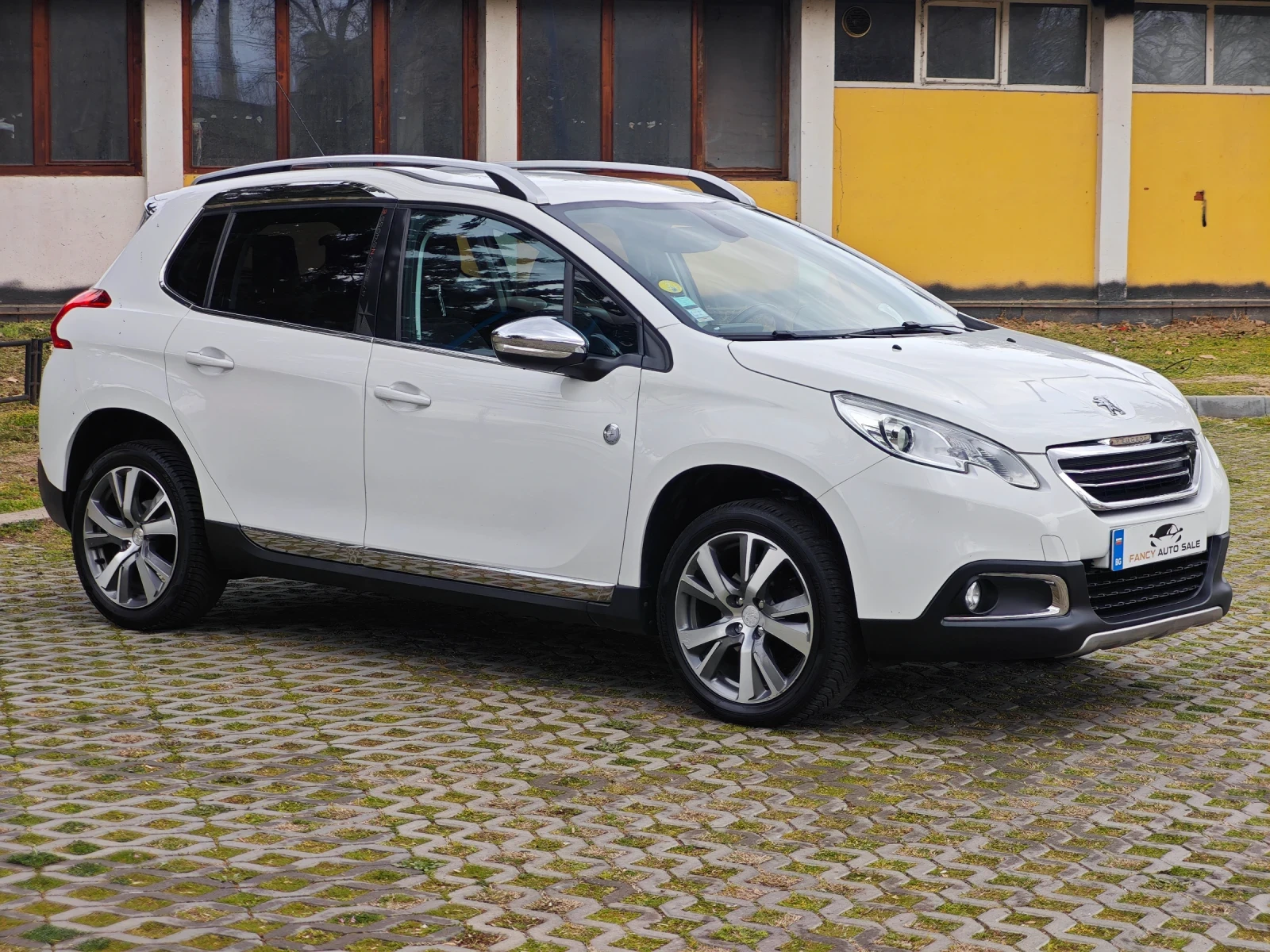 Peugeot 2008 Crossway 1.6 BlueHDI, LED, NAVI, TOP Състояние , снимка 3 - Автомобили и джипове - 53966920