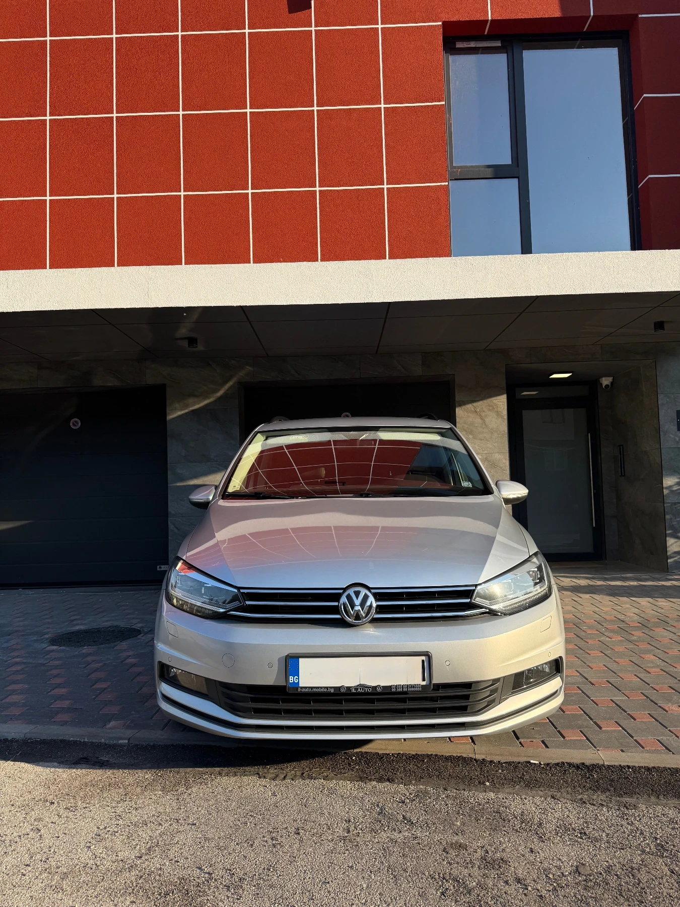 VW Touran, снимка 2 - Автомобили и джипове - 55651075