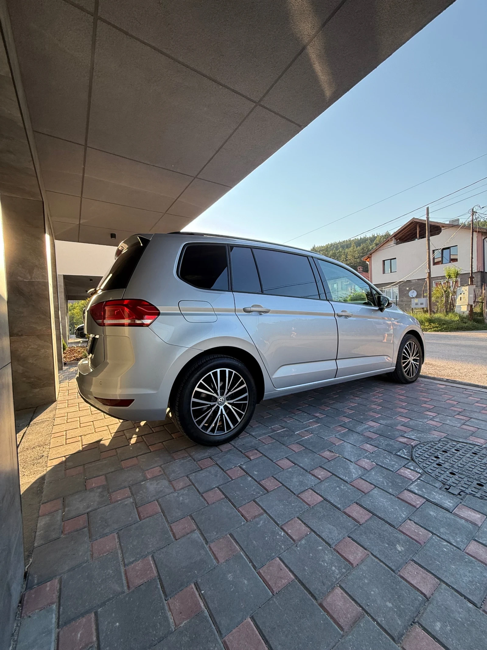 VW Touran, снимка 4 - Автомобили и джипове - 55651075