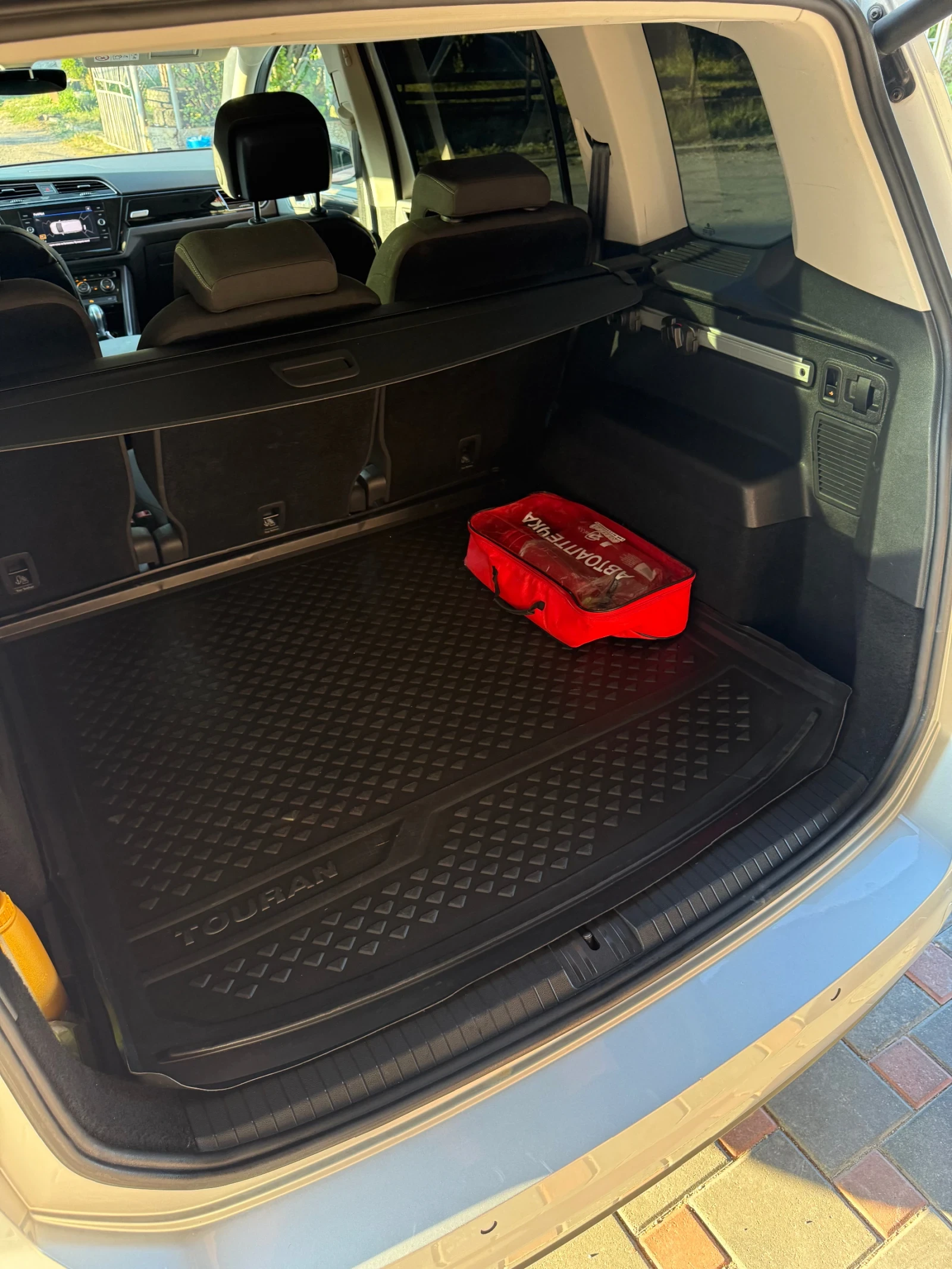 VW Touran, снимка 8 - Автомобили и джипове - 55651075