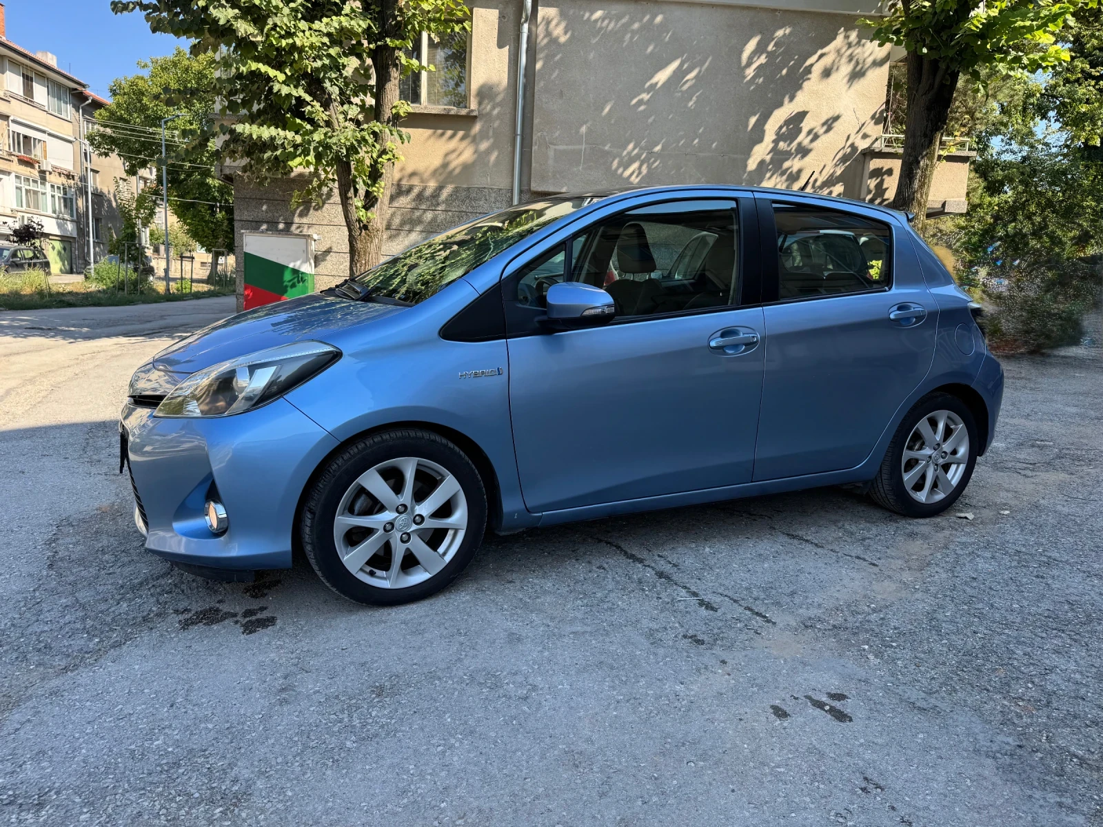 Toyota Yaris 1.5 Hybrid Екстри, снимка 2 - Автомобили и джипове - 55753479
