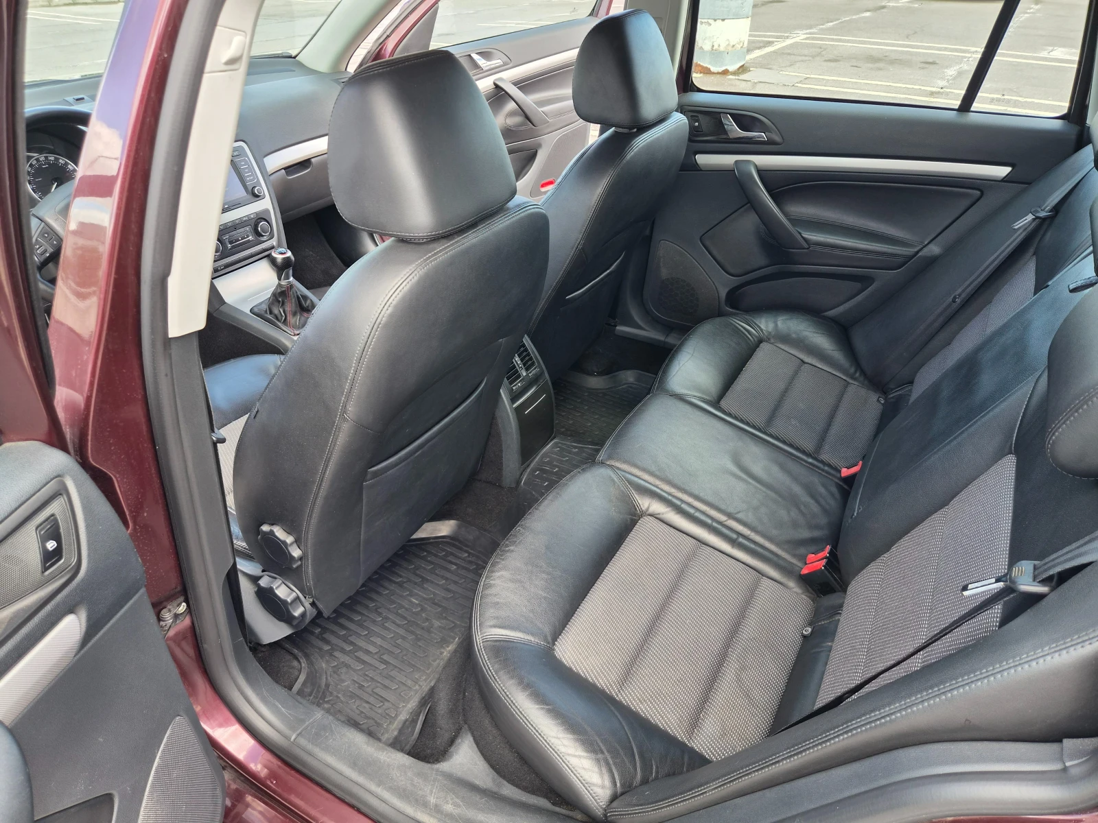 Skoda Octavia 1.6 TDI, снимка 8 - Автомобили и джипове - 56244276