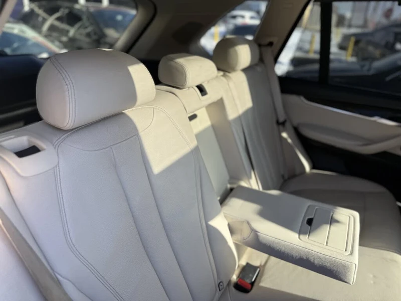 BMW X5  xDrive35i* AWD* АвтоКредит* (ЦЕНА ДО БГ), снимка 15 - Автомобили и джипове - 53226388