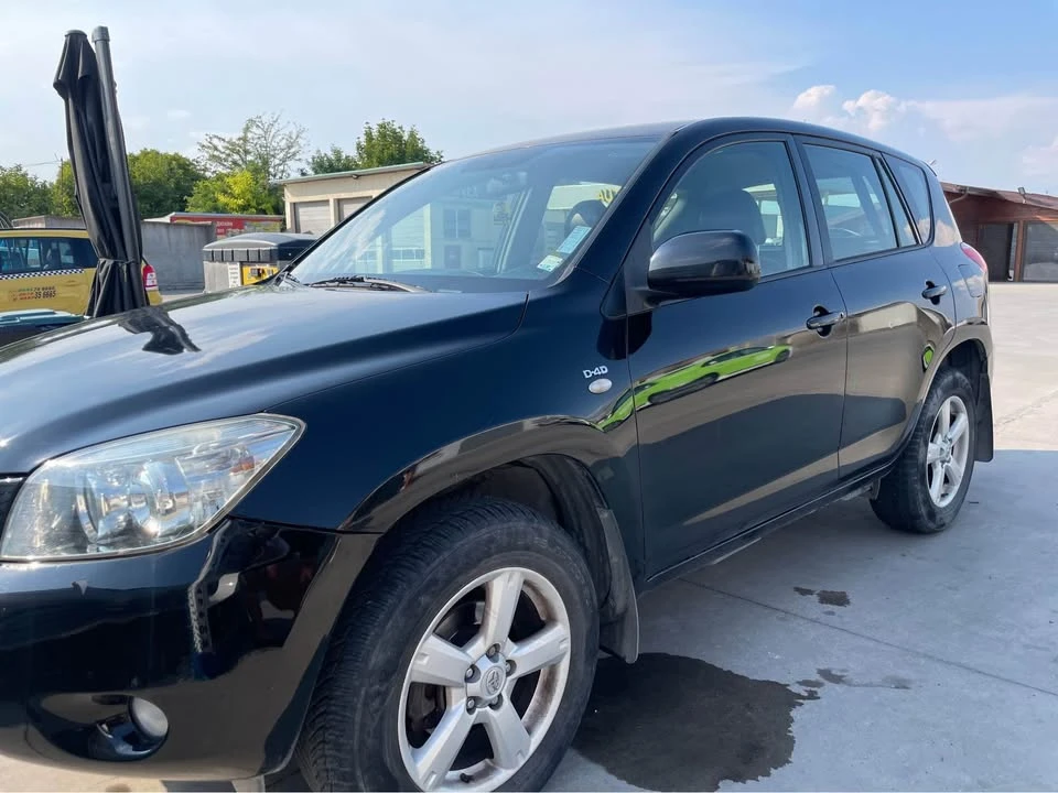 Toyota Rav4 2.2 D4D, снимка 2 - Автомобили и джипове - 54118349