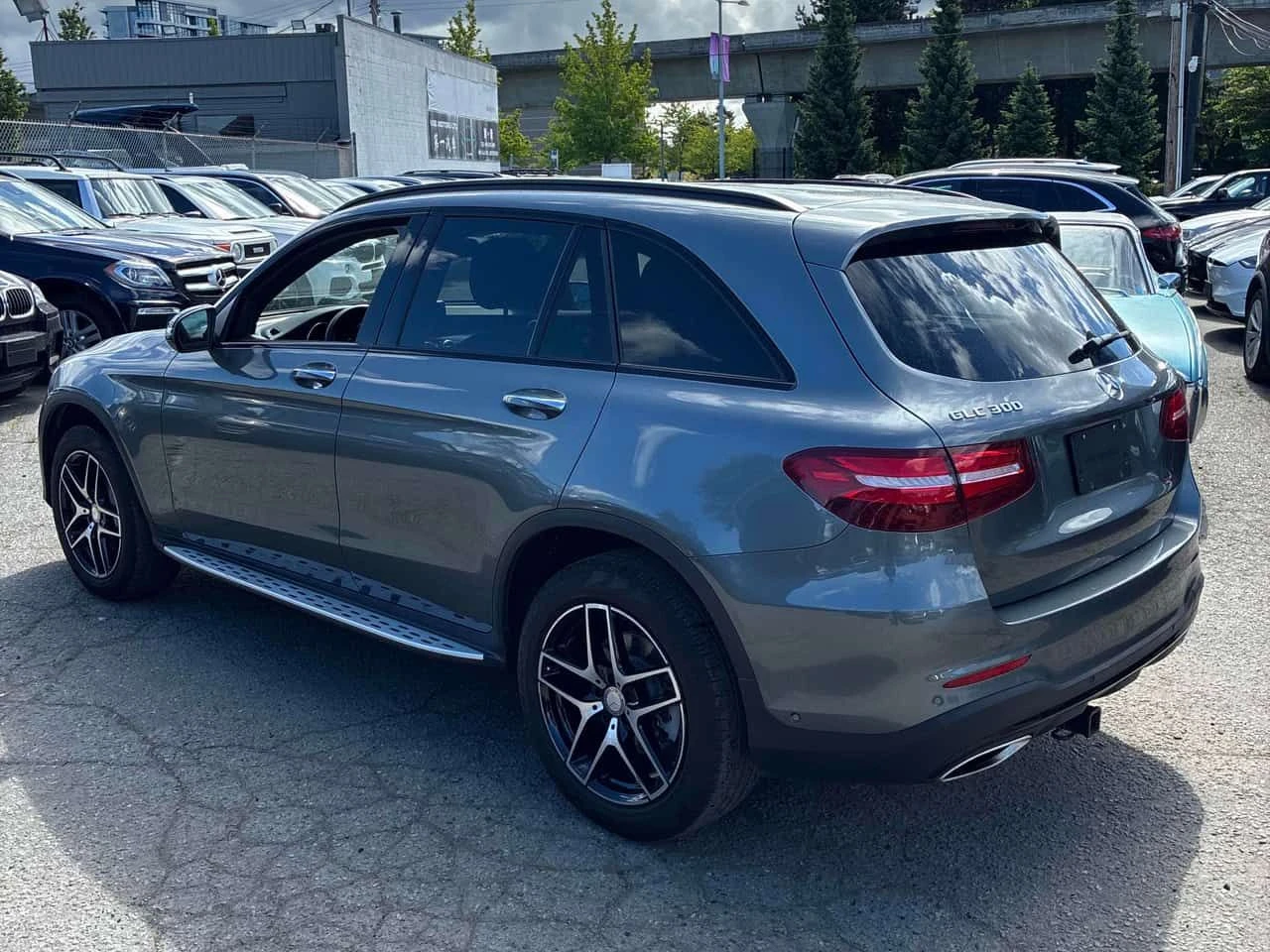 Mercedes-Benz GLC 300 ПОДГРЕВИ * ПАНО * KEYLESS * CARFAX, снимка 2 - Автомобили и джипове - 54840617