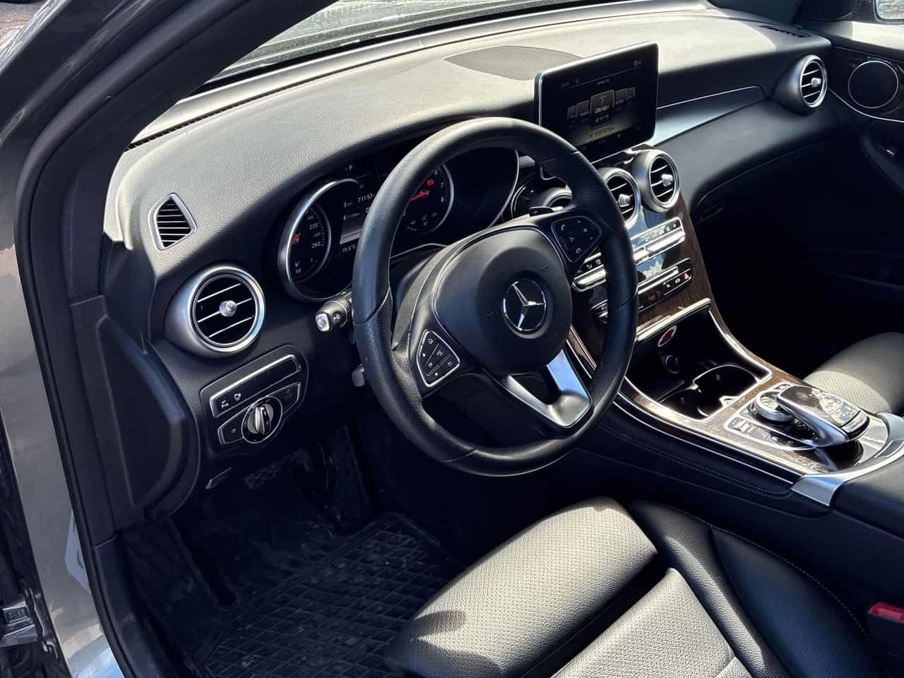 Mercedes-Benz GLC 300 ПОДГРЕВИ * ПАНО * KEYLESS * CARFAX, снимка 14 - Автомобили и джипове - 54840617
