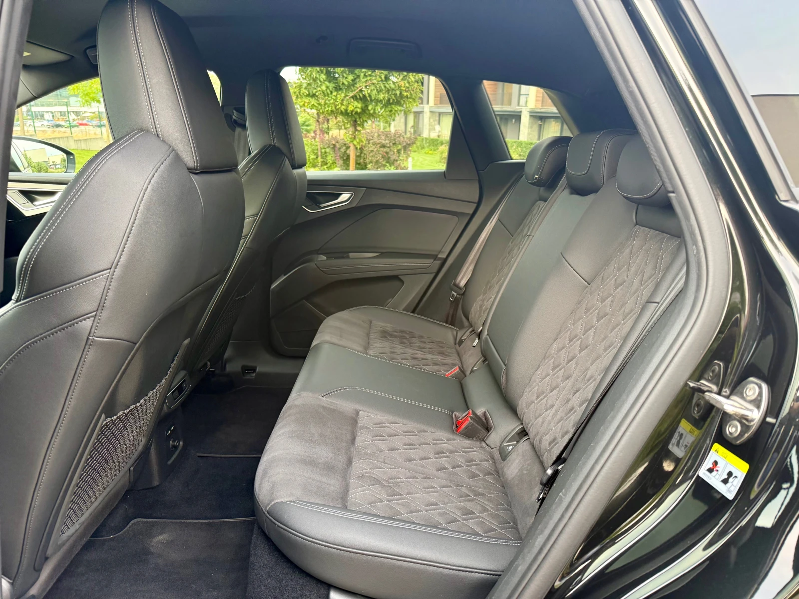 Audi Q4 50 e-tron QUATTRO S-line , снимка 8 - Автомобили и джипове - 56166835