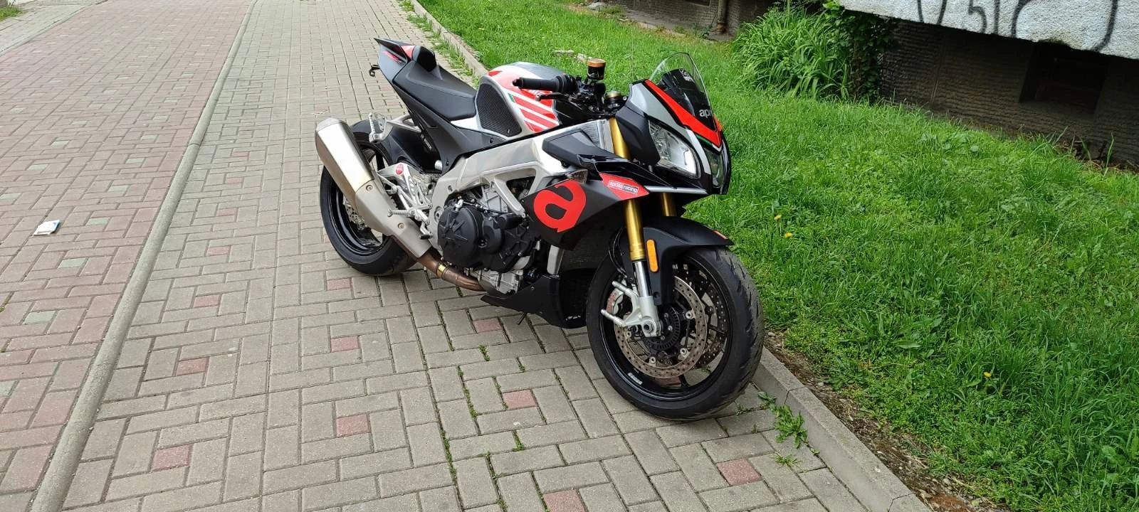 Aprilia Tuono RSV 4 - изображение 5