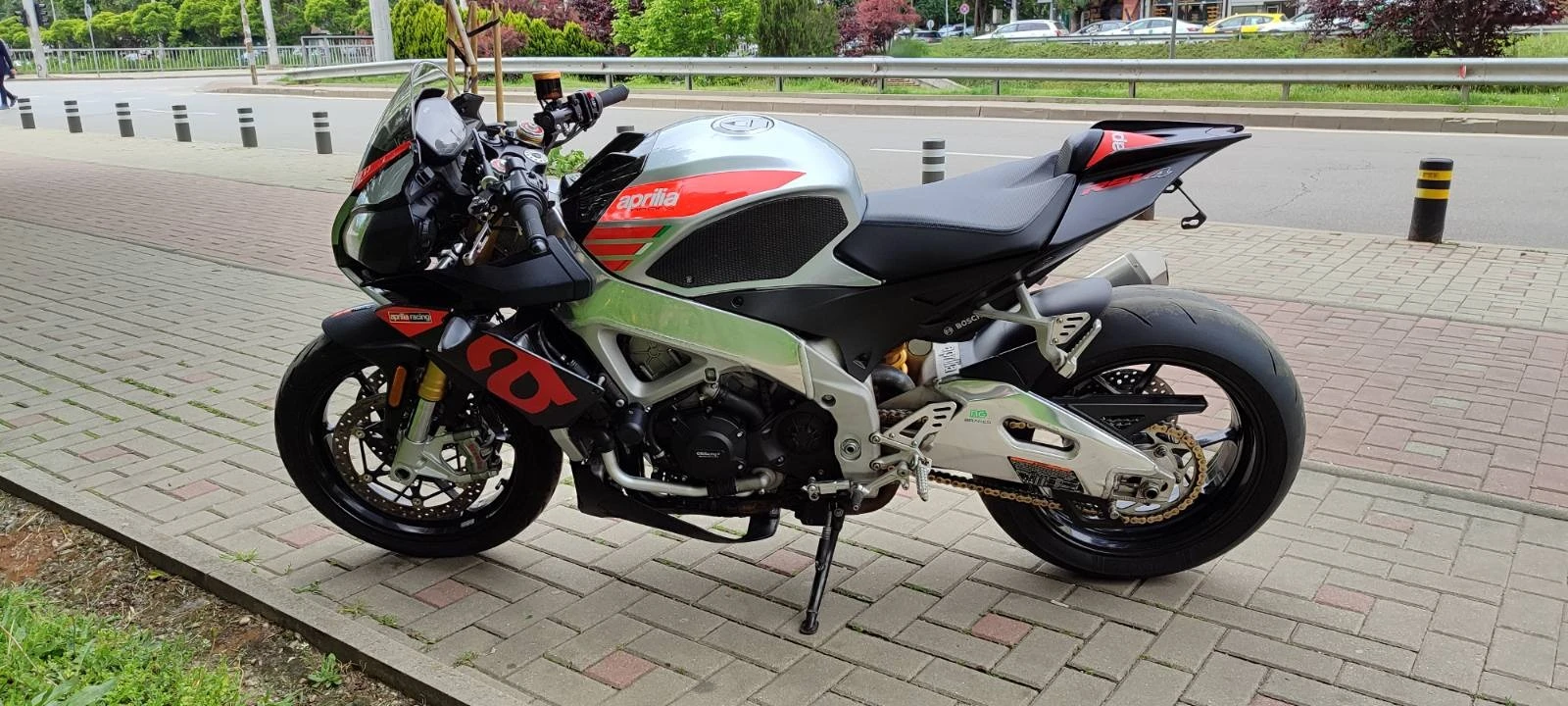 Aprilia Tuono RSV 4 - изображение 2