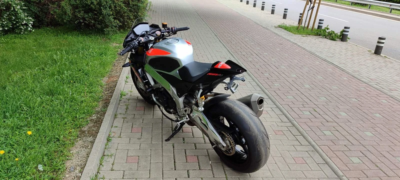 Aprilia Tuono RSV 4 - изображение 3