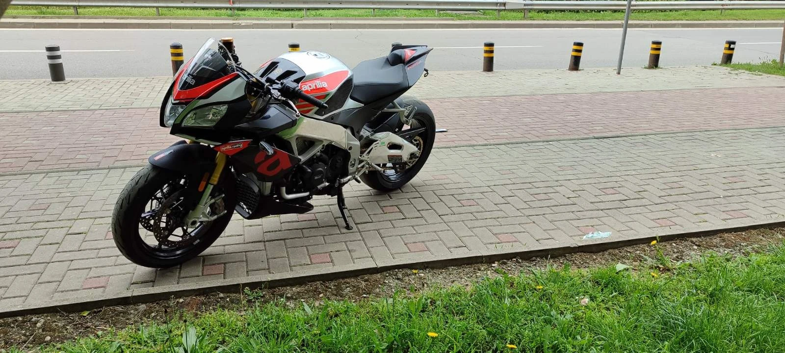 Aprilia Tuono RSV 4 - изображение 8