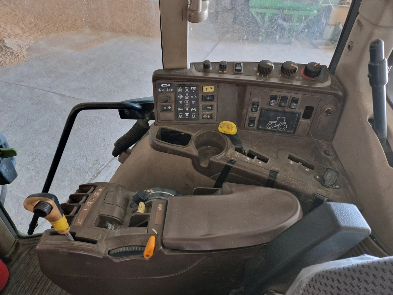 Трактор John Deere 6820, снимка 5 - Селскостопанска техника - 56202291