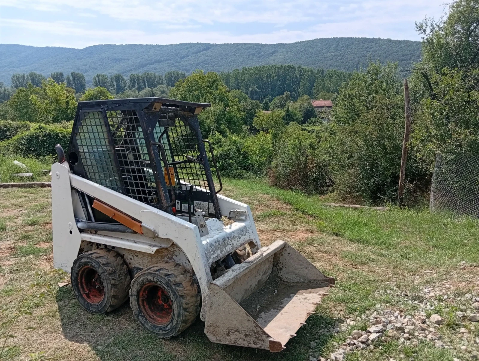 Мини челни товарачи Bobcat 453