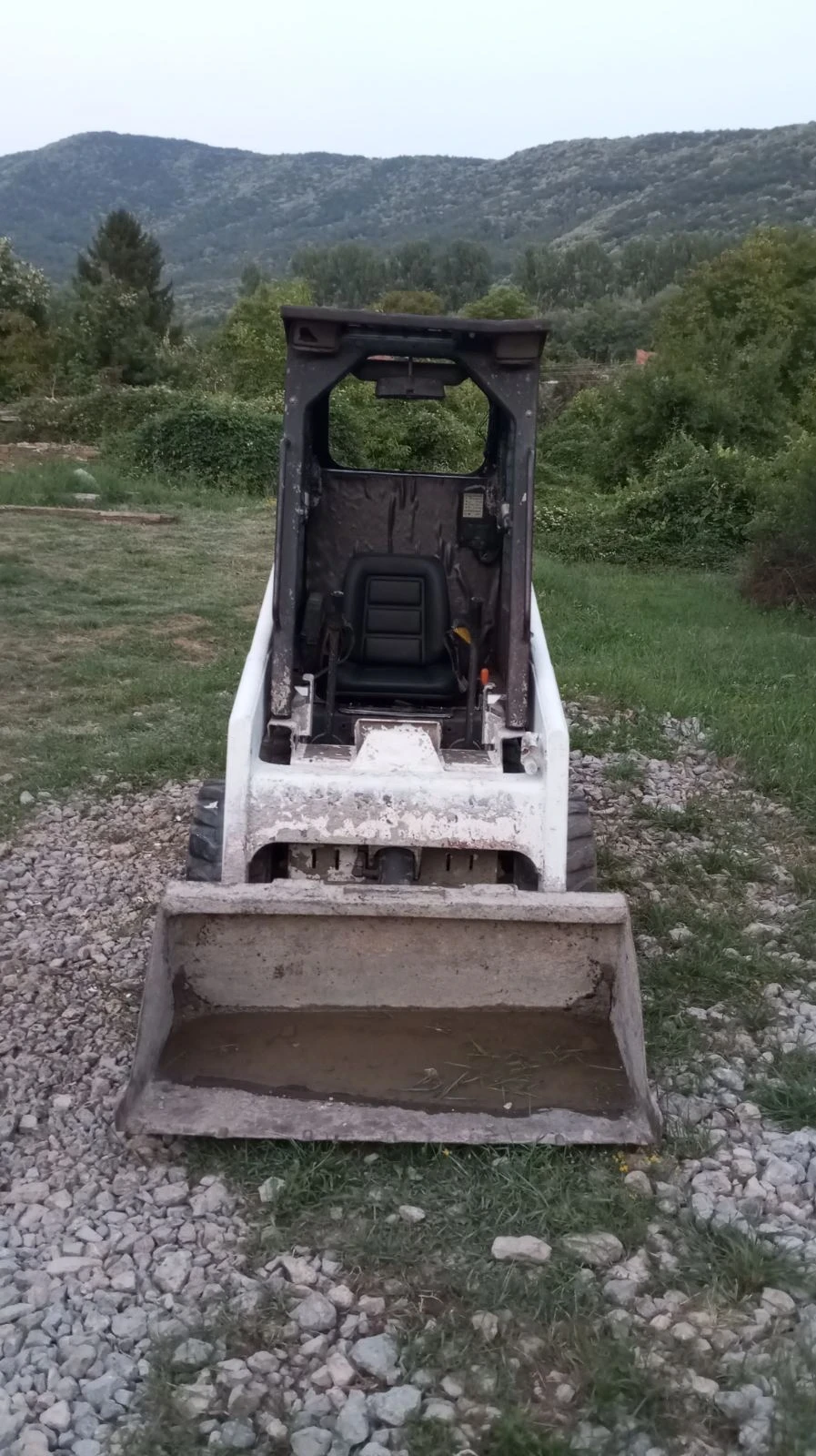 Мини челни товарачи Bobcat 453