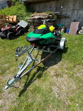 Джет Bombardier Sea Doo Spark Trix 2 Up , снимка 2