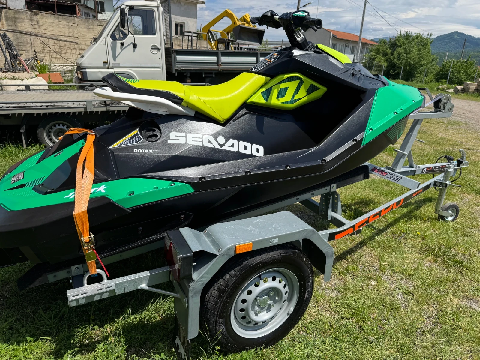 Джет Bombardier Sea Doo Spark Trix 2 Up , снимка 4 - Воден транспорт - 54729998